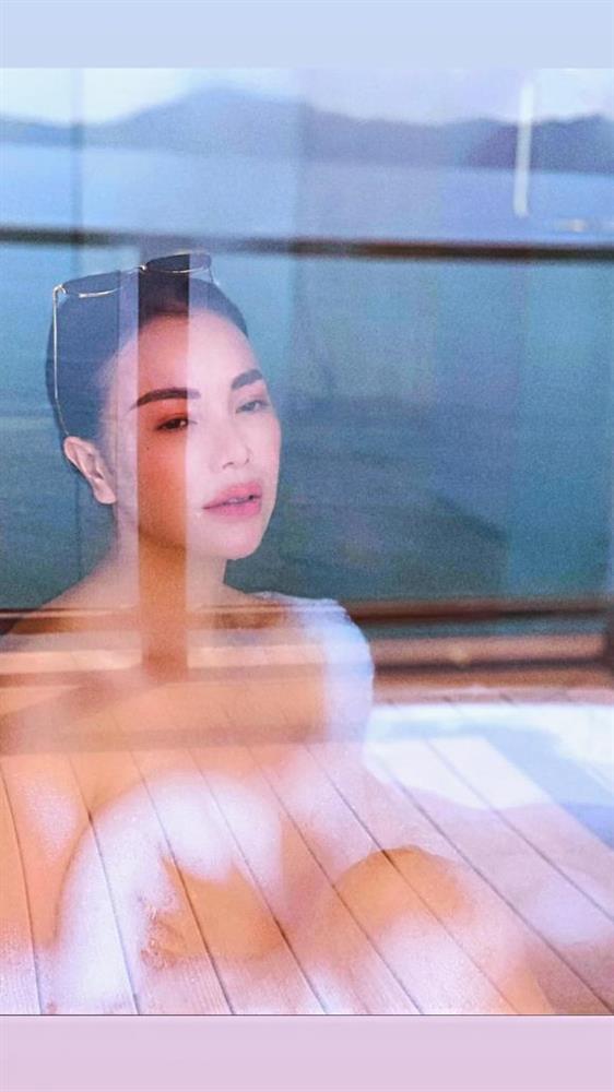 Trà Ngọc Hằng nude cùng bạn thân trong bồn tắm-3