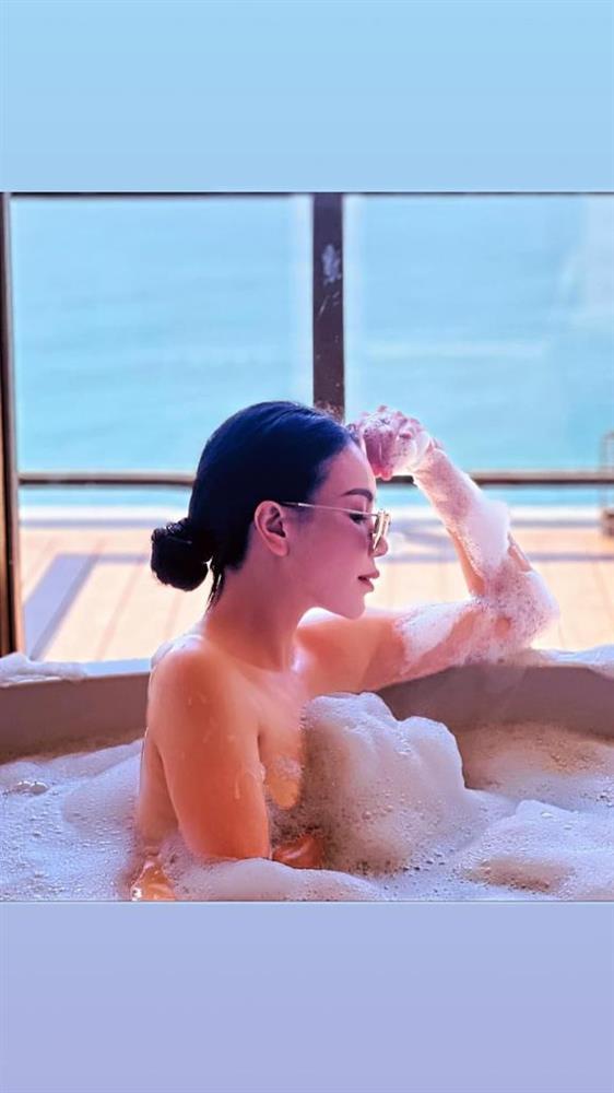Trà Ngọc Hằng nude cùng bạn thân trong bồn tắm-4