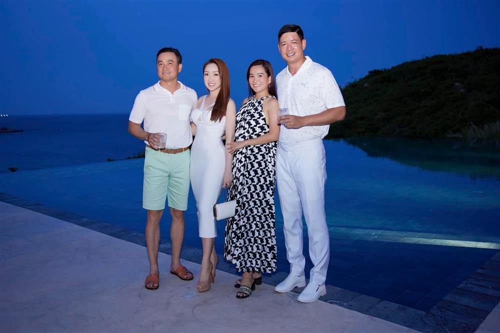 Chi Bảo liên tục khóa môi vợ 3 kém 16 tuổi, con trai gây sốt-8