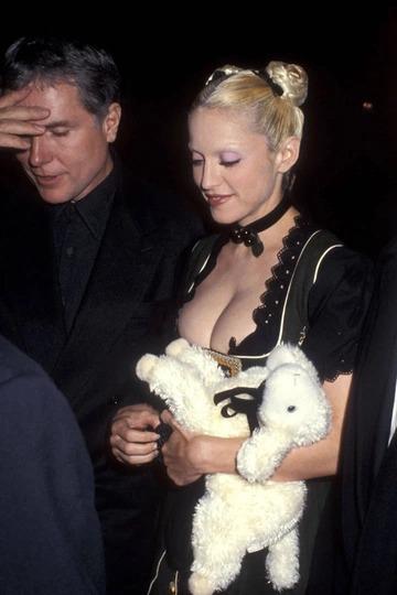 Mốt tẩy trắng lông mày-4