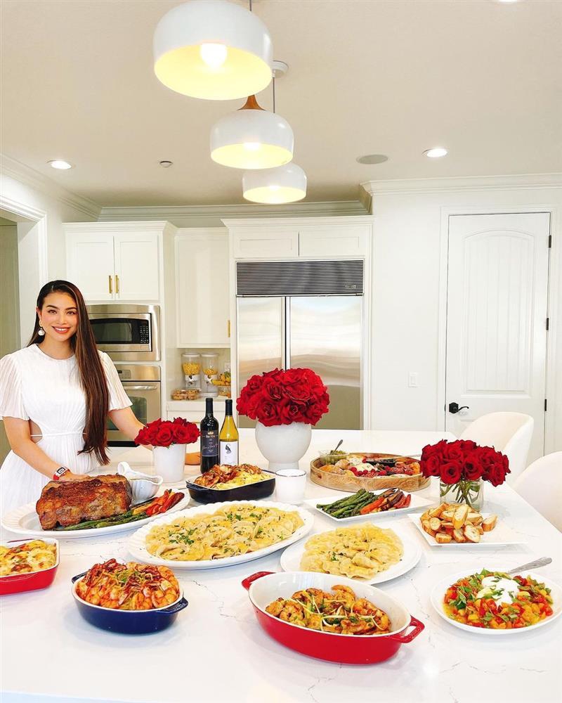 Về Việt Nam, Phạm Hương khoe ngay món đồ 2,2 tỷ cất 4 năm-6