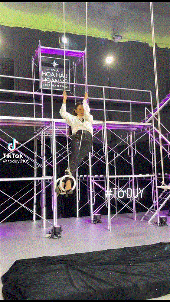 Võ Hoàng Yến chật vật đu dây trên giày cao gót ở Miss Universe Vietnam-3