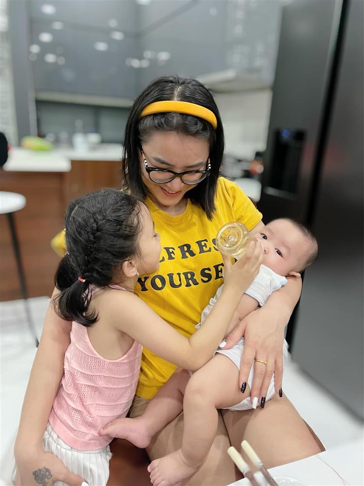 Tin showbiz Việt ngày 16/6: Vua cá Koi được vợ chăm tận răng-3