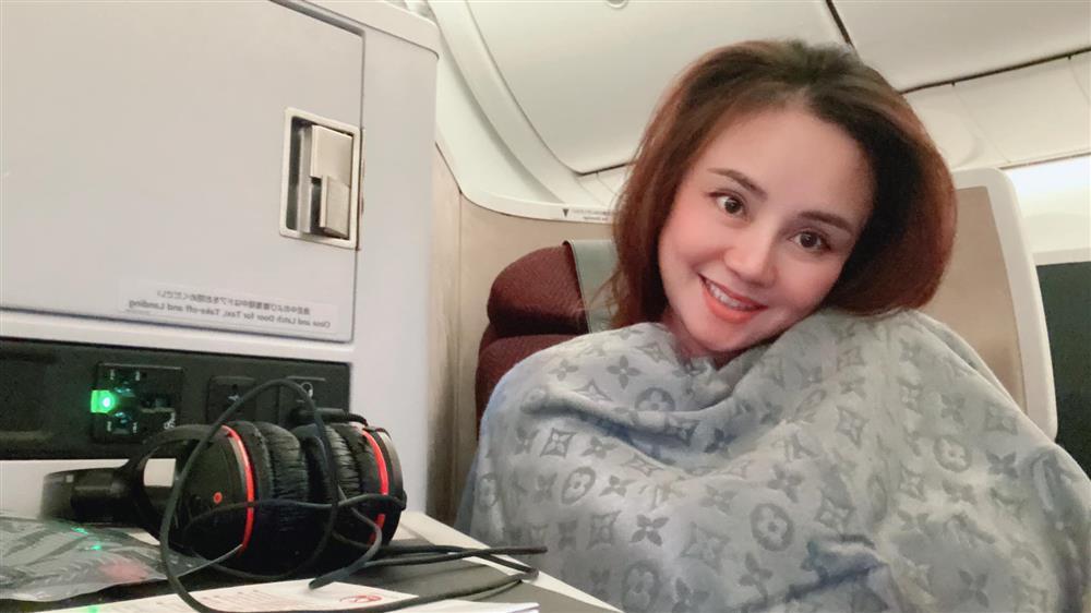 Tin showbiz Việt ngày 16/6: Vua cá Koi được vợ chăm tận răng-11