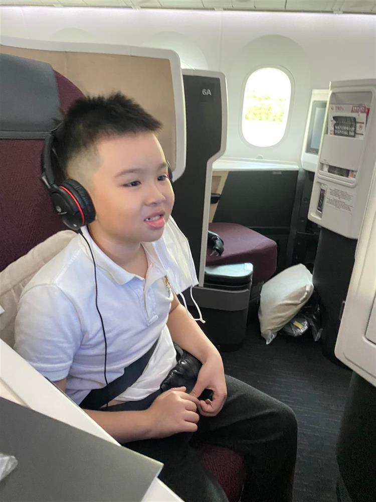 Tin showbiz Việt ngày 16/6: Vua cá Koi được vợ chăm tận răng-12