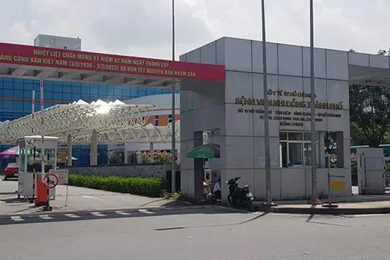 Bé trai 2 tháng tử vong nghi bị mẹ ném từ tầng 5 bệnh viện xuống đất