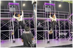 Võ Hoàng Yến chật vật đu dây trên giày cao gót ở Miss Universe Vietnam