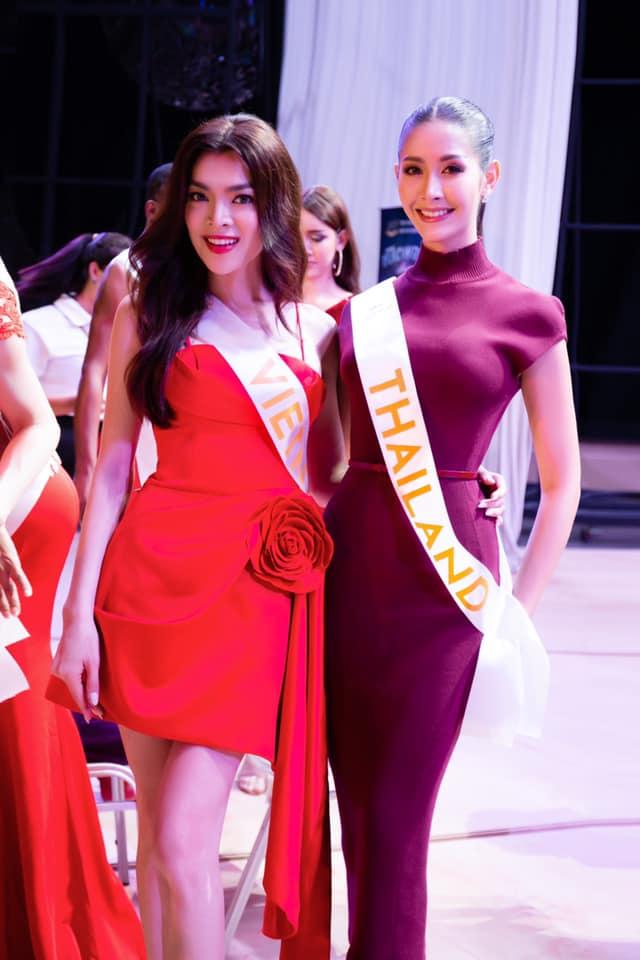 Trân Đài bé như cái kẹo khi đứng cạnh Miss International Queen-5