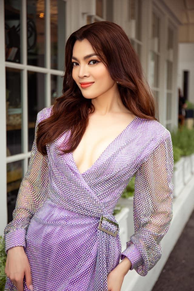 Trân Đài bé như cái kẹo khi đứng cạnh Miss International Queen-8