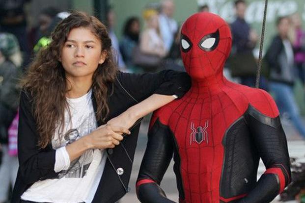 Zendaya đeo nhẫn đặc biệt, sắp về chung nhà với Tom Holland?-6
