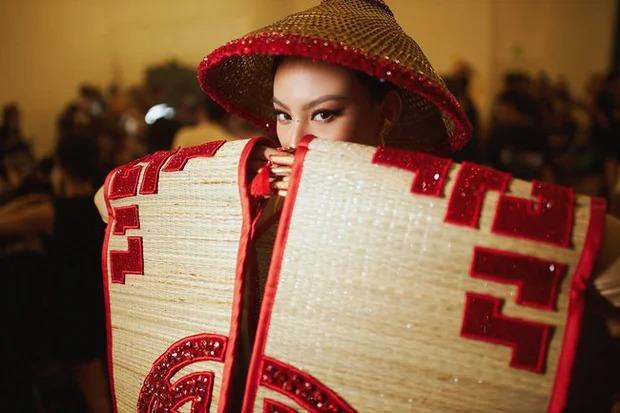 Nhiều e ngại về yếu tố nhạy cảm của Trang phục dân tộc Chiếu Cà Mau-3