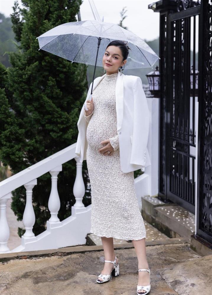 Phạm Quỳnh Anh sắp lâm bồn vẫn đi cao gót đụng Phượng Chanel-2