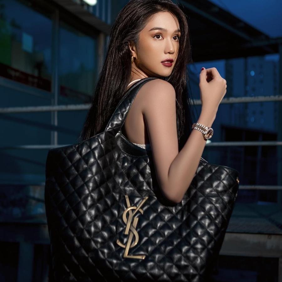Có thể là do giảm cân khiến lượng mỡ cơ thể của cô nàng hao hụt trông thấy nhưng cặp tuyết lê căng đét năm nào giờ cũng chỉ còn lá quá khứ.