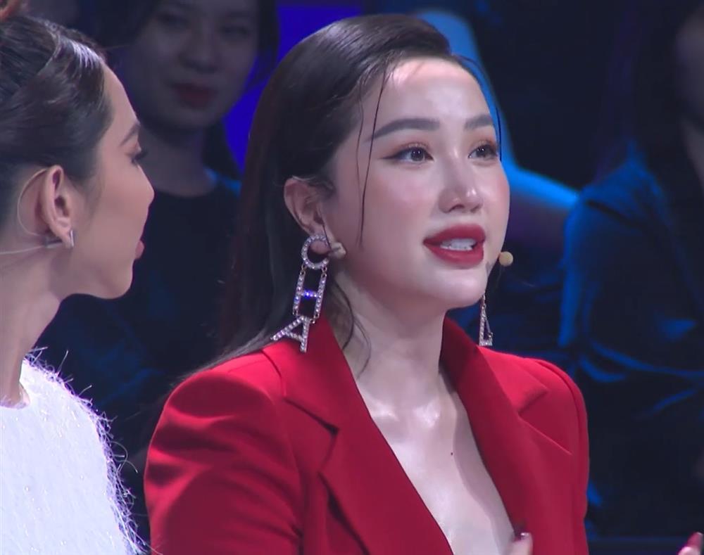 Hoàng Oanh mặc ô dề tại Người Ấy Là Ai, lấn át cả nữ chính-4