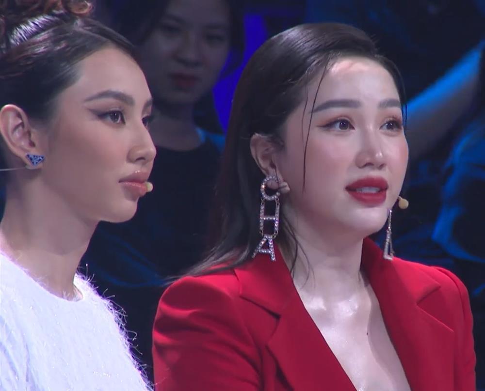 Hoàng Oanh mặc ô dề tại Người Ấy Là Ai, lấn át cả nữ chính-6