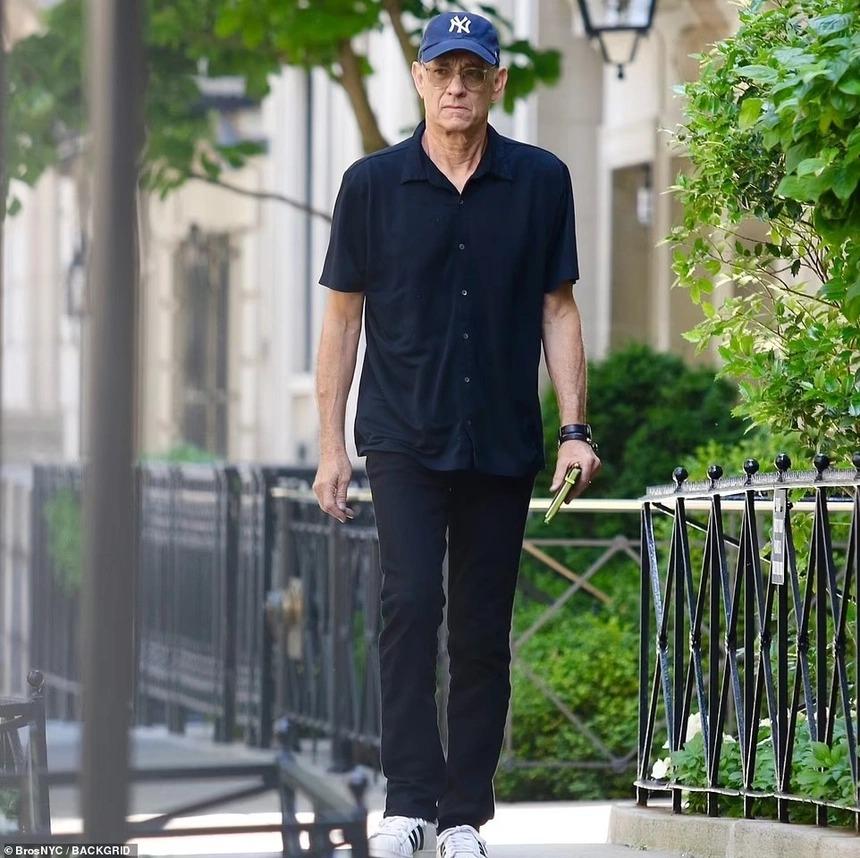 Tài tử Tom Hanks gầy rộc, bước đi run rẩy-1