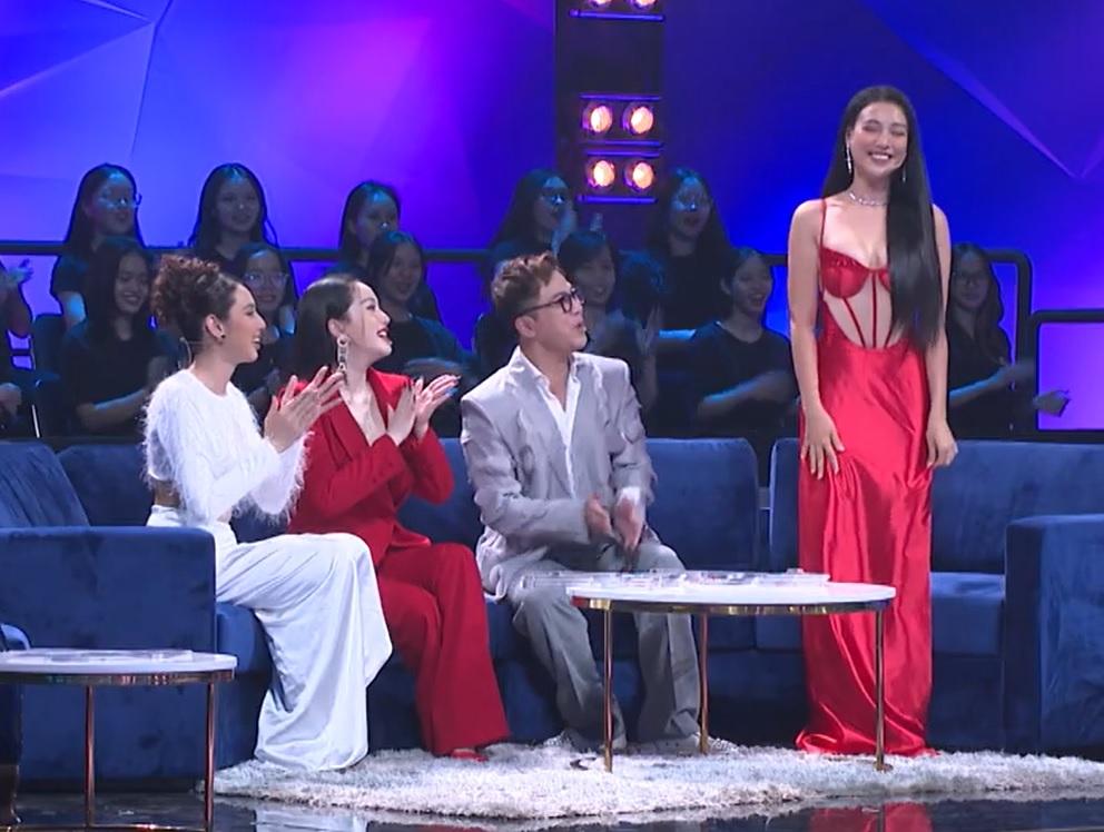 Hoàng Oanh mặc ô dề tại Người Ấy Là Ai, lấn át cả nữ chính-10