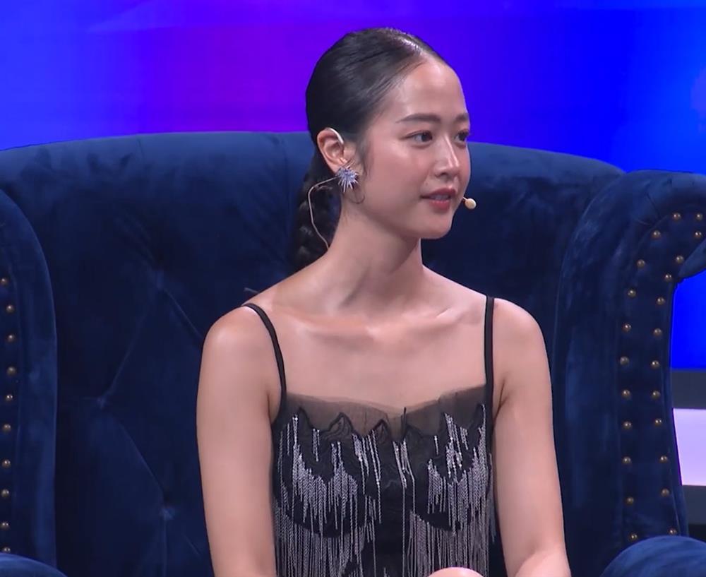 Hoàng Oanh mặc ô dề tại Người Ấy Là Ai, lấn át cả nữ chính-14