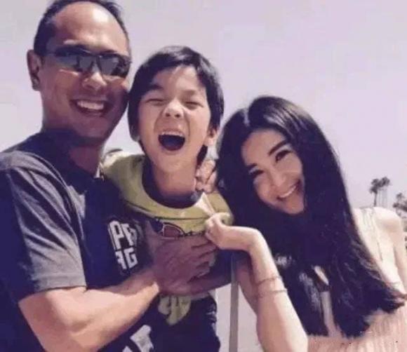 Đát Kỷ Ôn Bích Hà chụp ảnh thân thiết quá mức với con trai nuôi-6