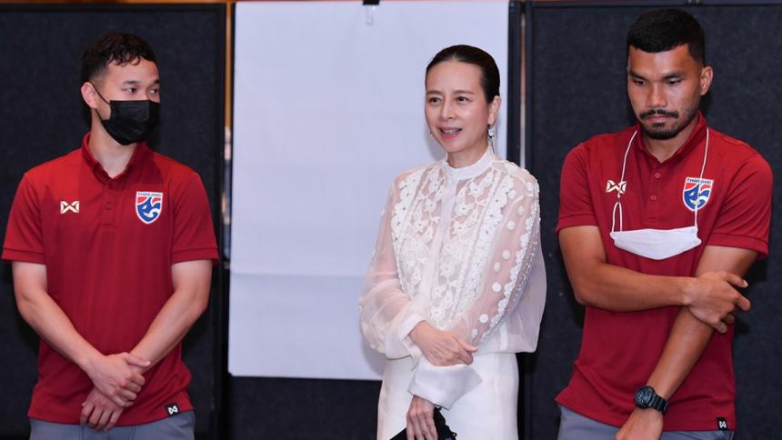 Trợ lý Madame Pang bị tố quấy rối cầu thủ Thái Lan-1