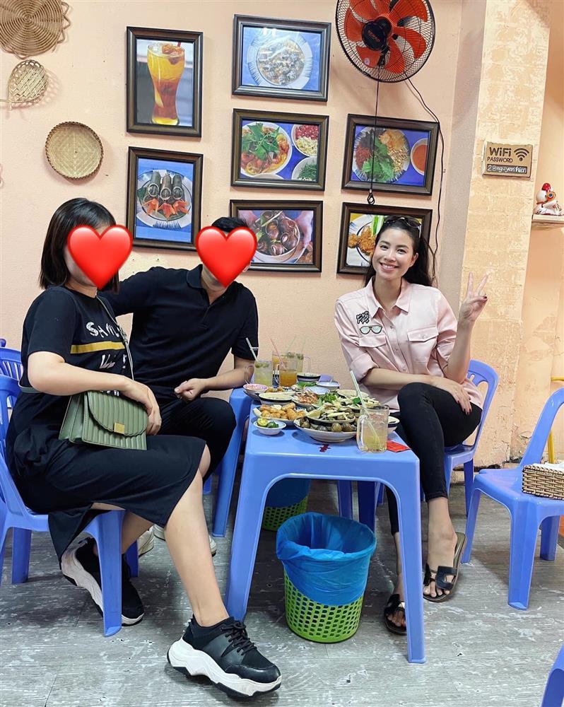 Hoa hậu Phạm Hương lộ nhan sắc thật trong ảnh bị tag-1