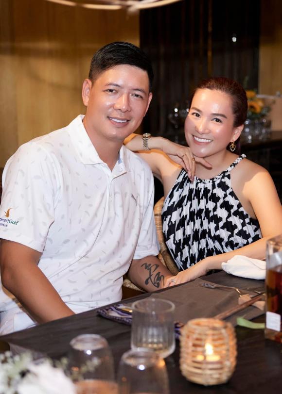 Bình Minh tình tứ bên bà xã, nóc nhà gây bất ngờ vì quá trẻ trung-4