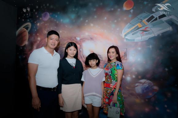 Bình Minh tình tứ bên bà xã, nóc nhà gây bất ngờ vì quá trẻ trung-9