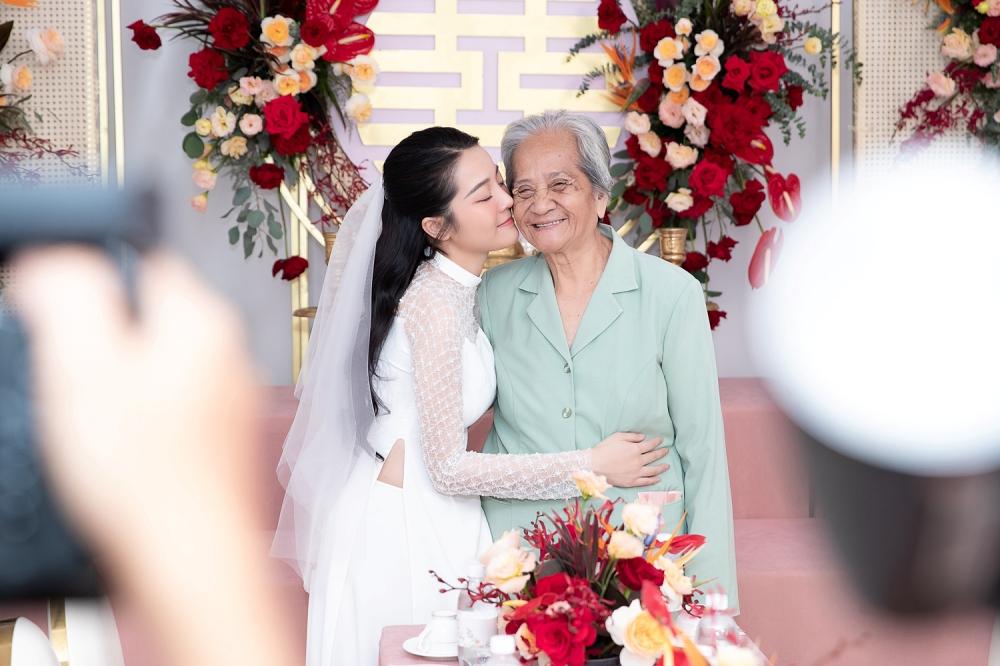 Karen Nguyễn cười tít mắt bên ông xã doanh nhân trong lễ vu quy-10