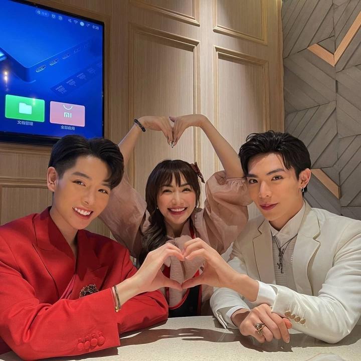 Bản live bất ổn của chị em Hoa dâm bụt khiến netizen trầm cảm-2