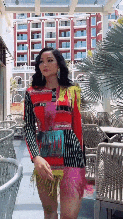 HHen Niê catwalk đứt cả dép, chịu đau để căng chỉ cho mắt xếch-6