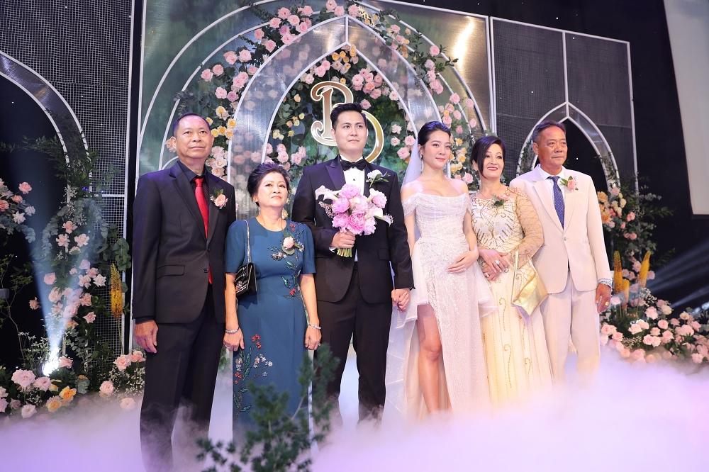 Karen Nguyễn hạnh phúc khoe bụng bầu trong đám cưới-7