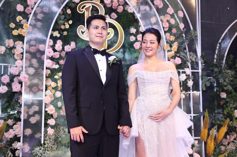 Karen Nguyễn hạnh phúc khoe bụng bầu trong đám cưới-8