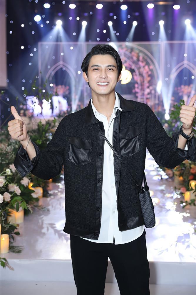 Karen Nguyễn hạnh phúc khoe bụng bầu trong đám cưới-18