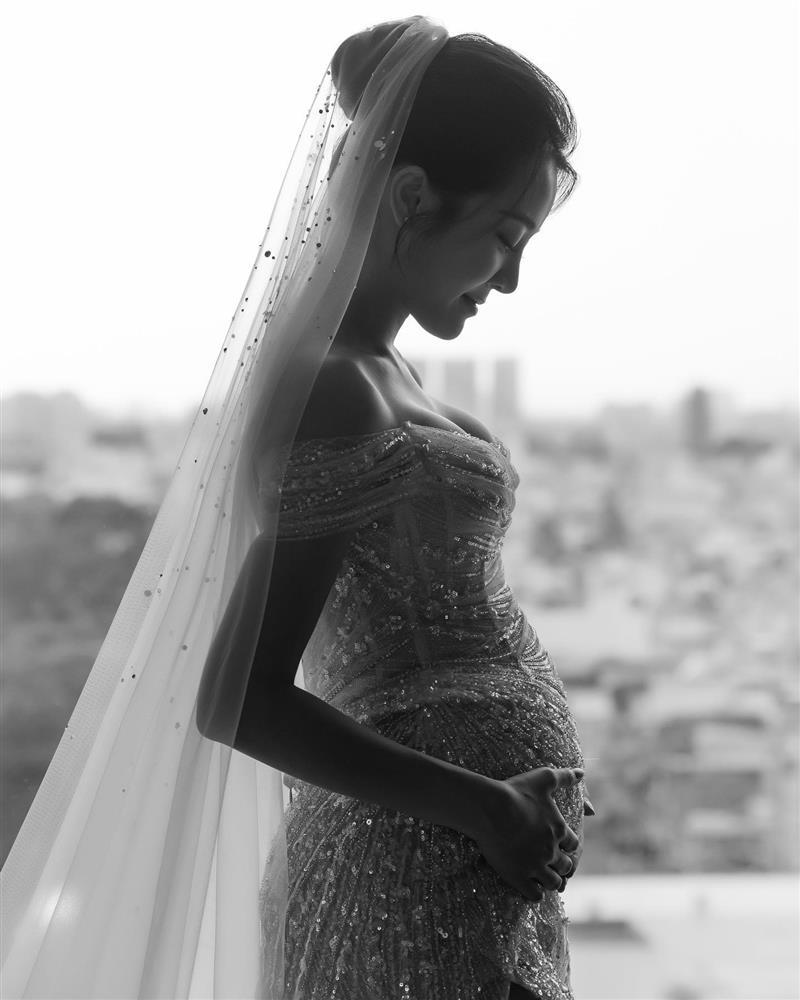 Karen Nguyễn hạnh phúc khoe bụng bầu trong đám cưới-4