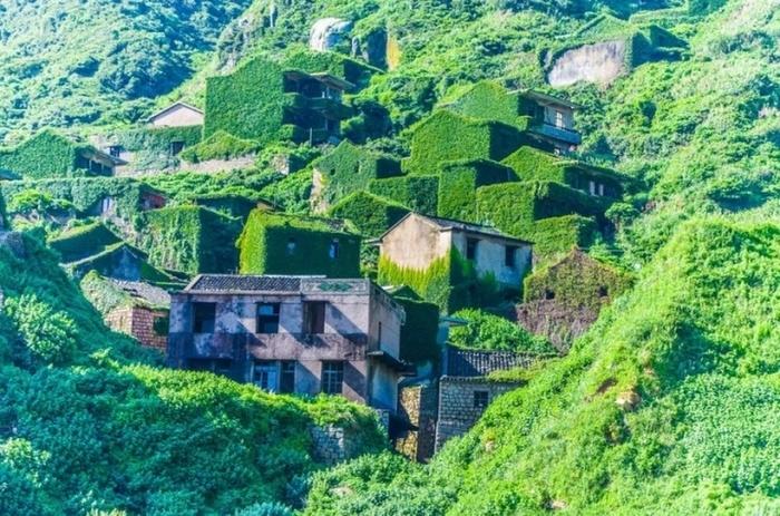 Ngôi làng ma thành địa điểm được du khách săn đón tại Trung Quốc-2