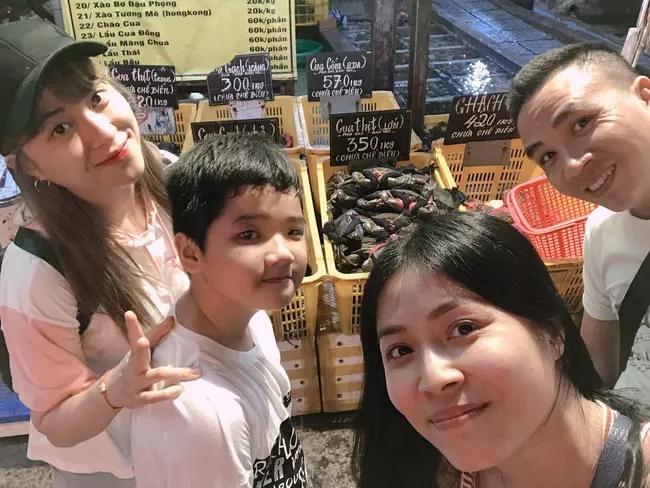 MC Hoàng Linh gặp gỡ con riêng chồng, thái độ ra sao?-10