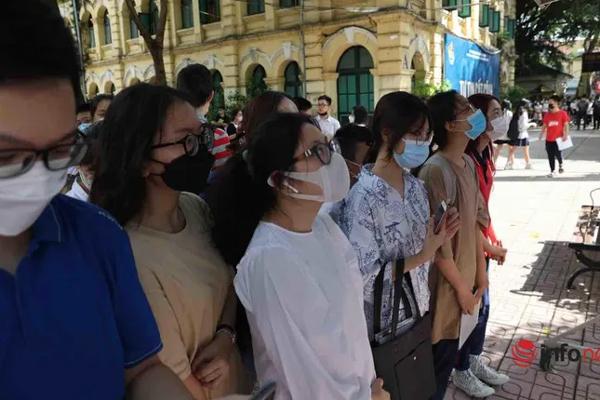 Sáng nay 107.000 học sinh Hà Nội thi vào lớp 10, tỉ lệ chọi khốc liệt-1