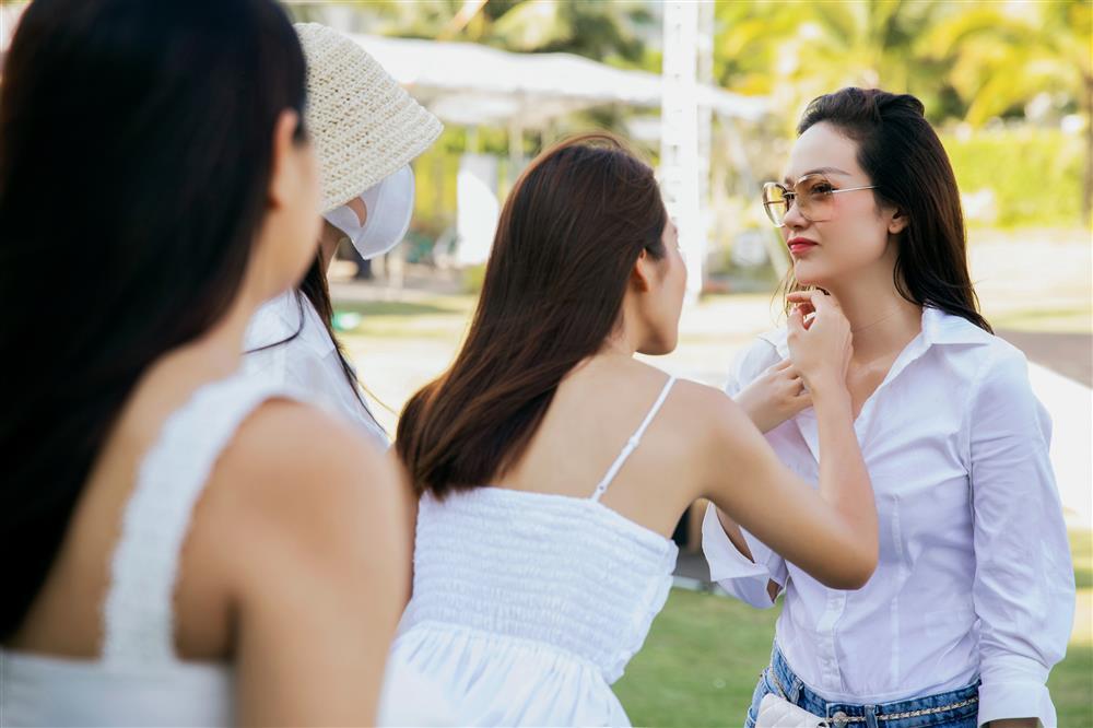 Phạm Quỳnh Anh bế bụng bầu hỗ trợ Minh Hằng làm đám cưới-2