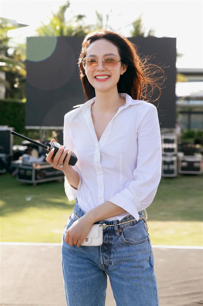 Phạm Quỳnh Anh bế bụng bầu hỗ trợ Minh Hằng làm đám cưới-7