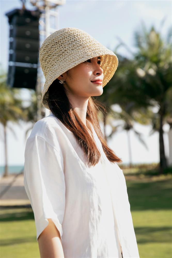 Phạm Quỳnh Anh bế bụng bầu hỗ trợ Minh Hằng làm đám cưới-10