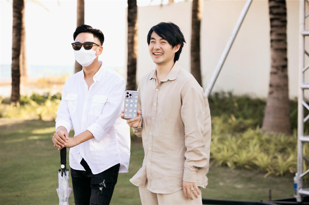 Phạm Quỳnh Anh bế bụng bầu hỗ trợ Minh Hằng làm đám cưới-12