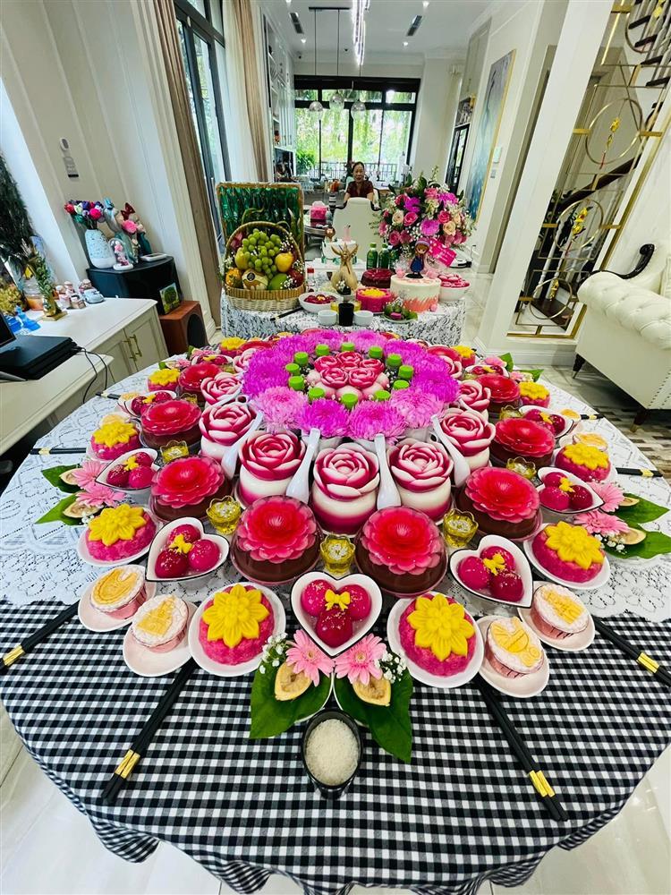 Vân Hugo lần đầu khoe trọn gương mặt ái nữ sơ sinh-1