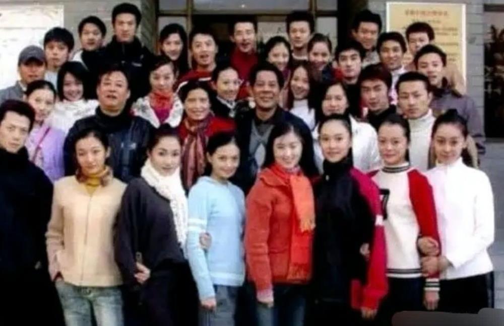 Phốt Lưu Diệc Phi: Bằng cấp giả, phẫu thuật lại nhận thiên tiên?-5