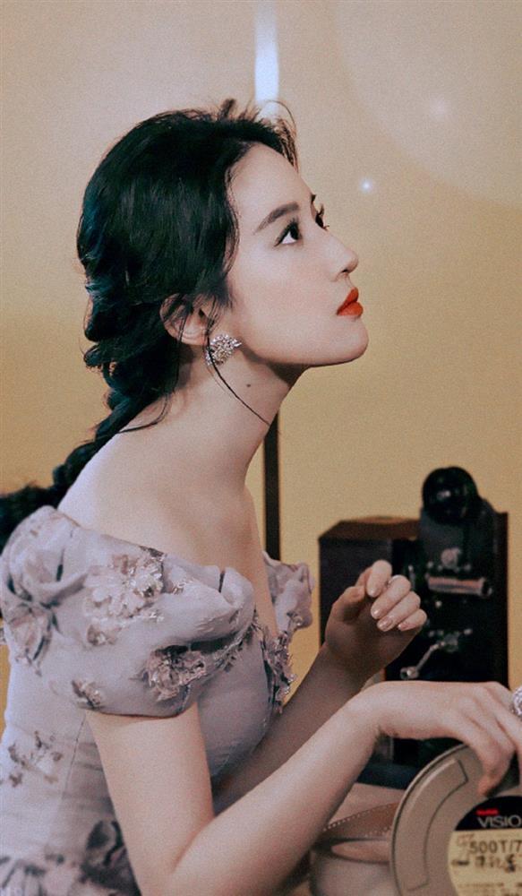 Phốt Lưu Diệc Phi: Bằng cấp giả, phẫu thuật lại nhận thiên tiên?-17