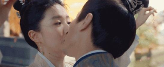 Tức nổ mắt vì Lưu Diệc Phi và Trần Hiểu bị xóa cảnh hôn táo bạo-7