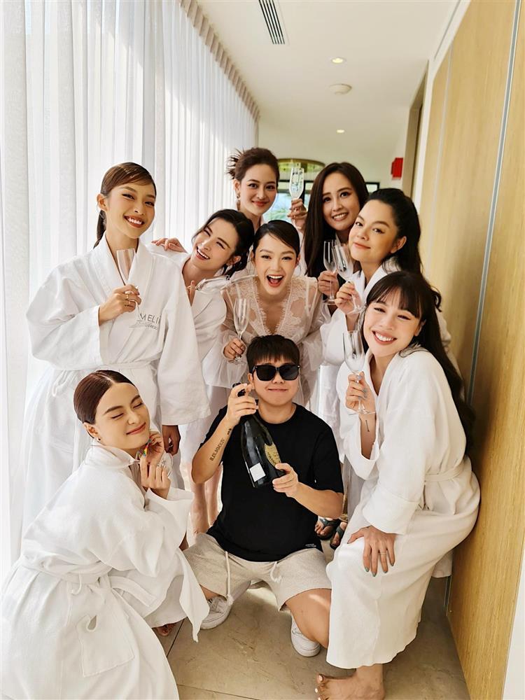 Cô dâu Minh Hằng lộ diện cực xinh sát giờ đám cưới-1