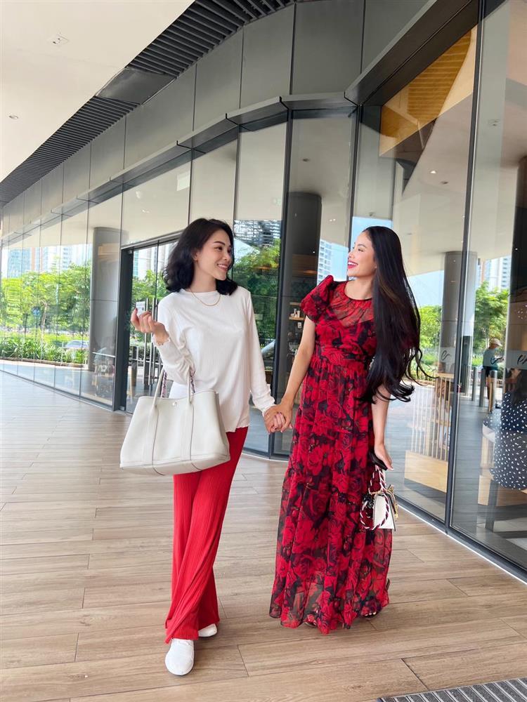 Mẹ bỉm Phạm Hương gặp thiếu phu nhân Linh Rin, ai đẹp hơn?-4