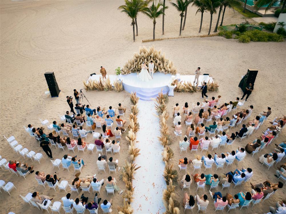 Chồng khóa môi Minh Hằng, choáng ngợp lễ đường từ trên cao-6