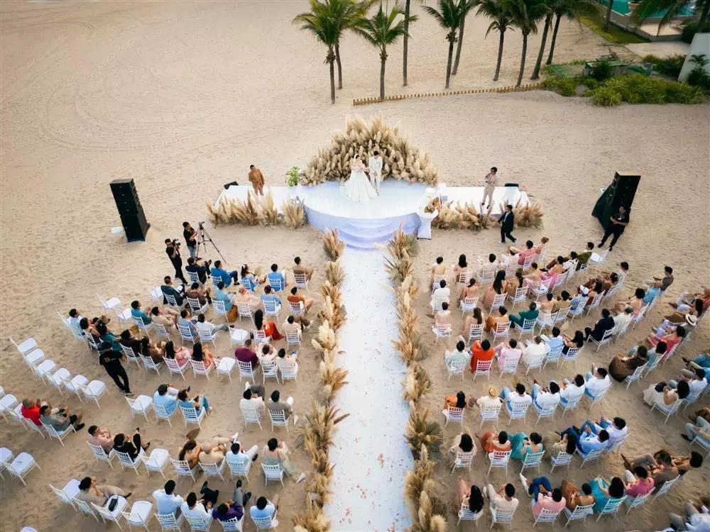 Minh Hằng cho khách mời ăn gì trong đám cưới sang chảnh?-6