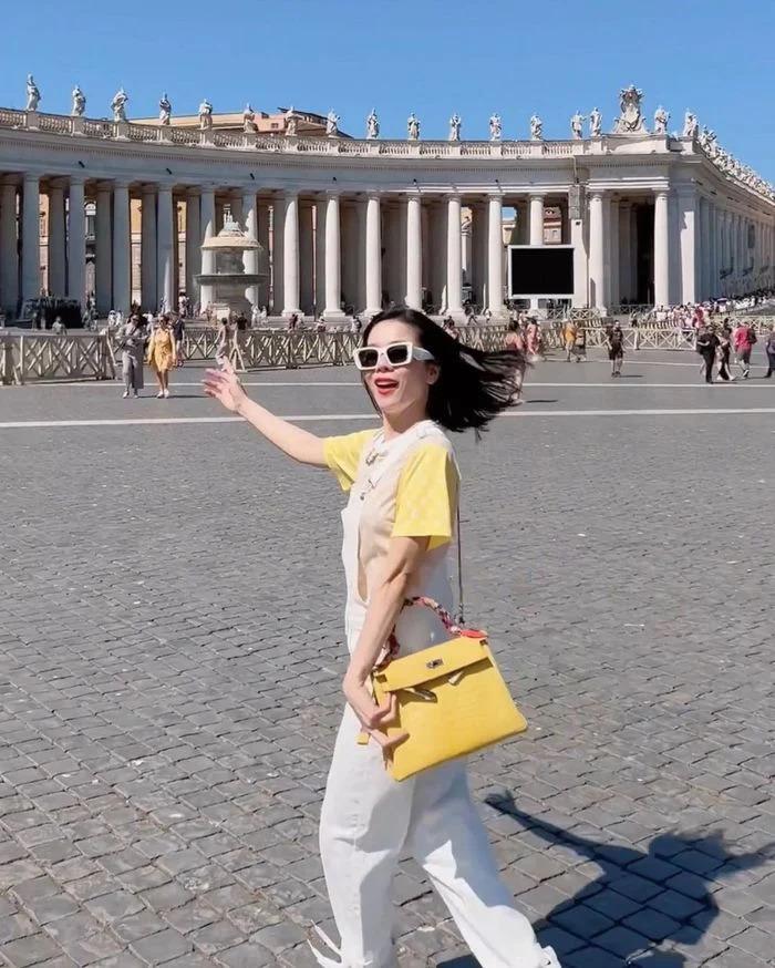 Loạt mỹ nhân U50 chuộng mốt cưa sừng làm nghé-1